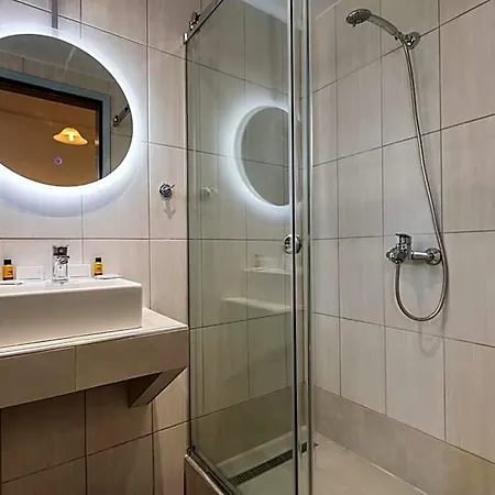 Yakinthos Hotel 3*